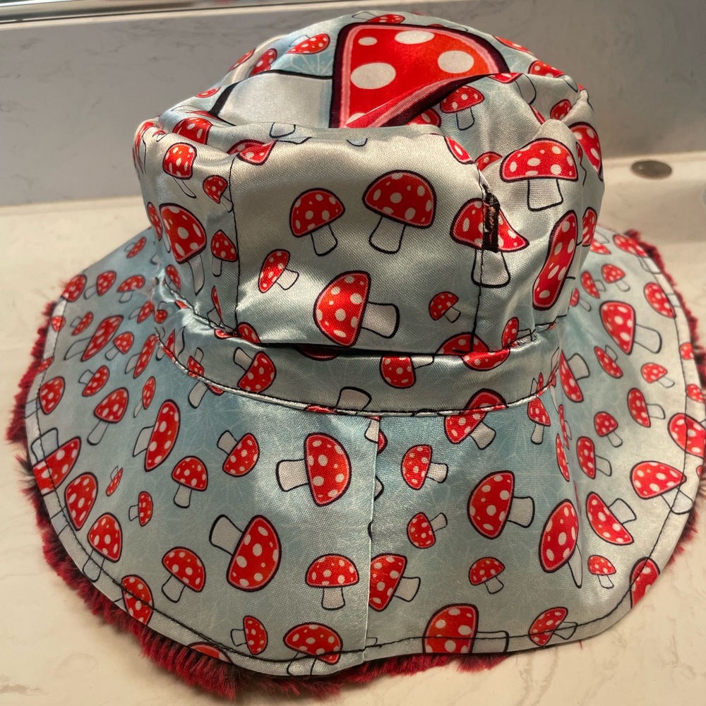 Reversible bucket hat